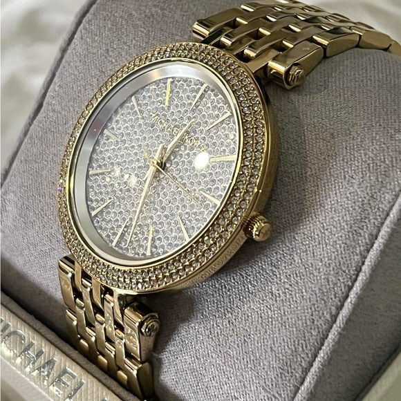 SOLD / Michael Kors Women’s Darci Crystal Pave Dial Watch
Case Size: 39mm - Picture 3 of 11
